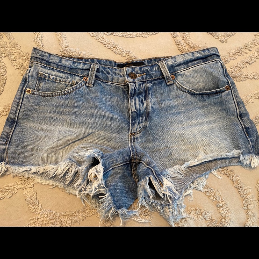 Lucky Brand distressed jean shorts size 26/2